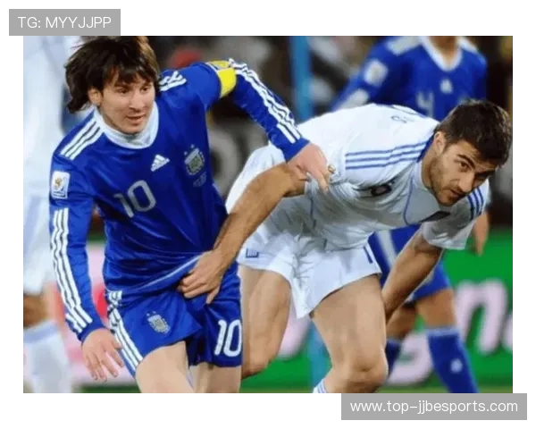 足球球星用脚部位踢球技巧解析:不同部位的独特作用与实战应用 足球球星用脚部位踢球技巧解析:不同部位的独特作用与实战应用